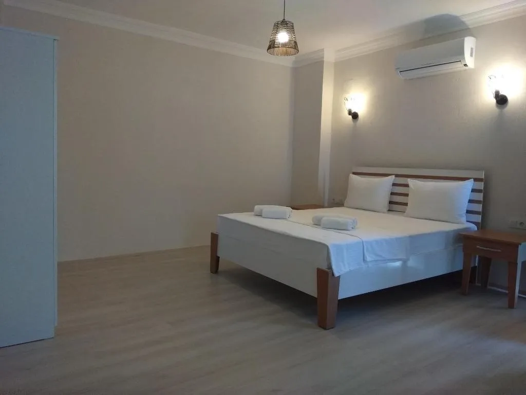 Room, Grandma's Garden, Dalaman