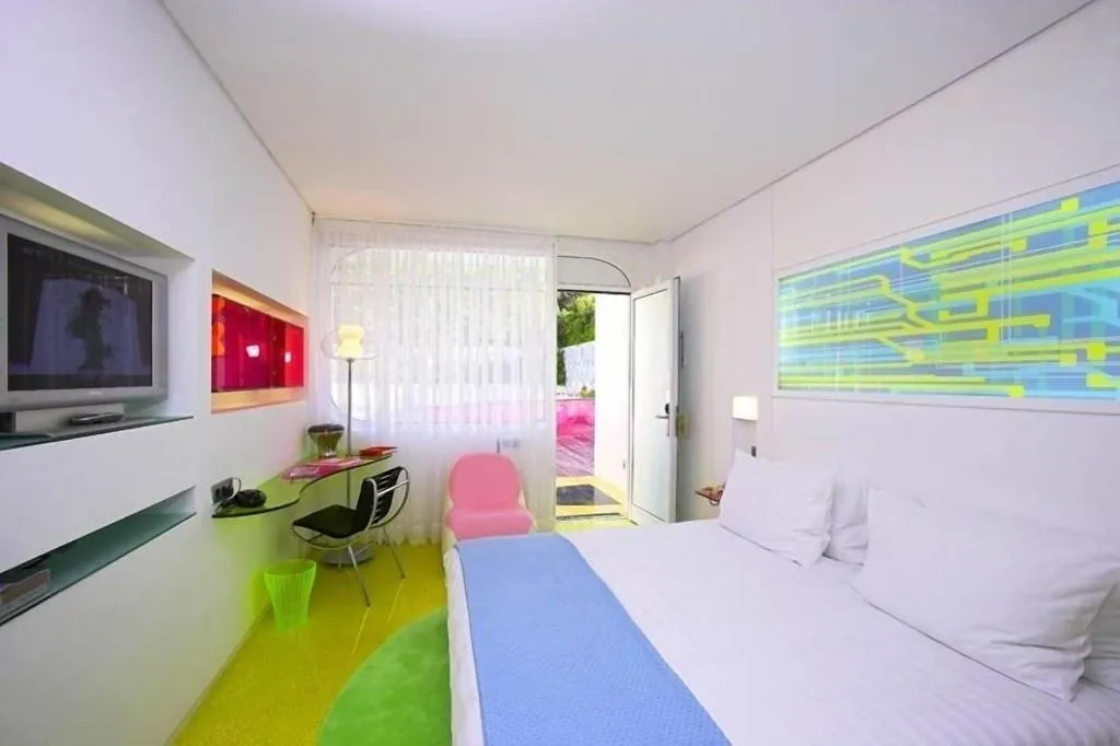 Room, Semiramis, Athens