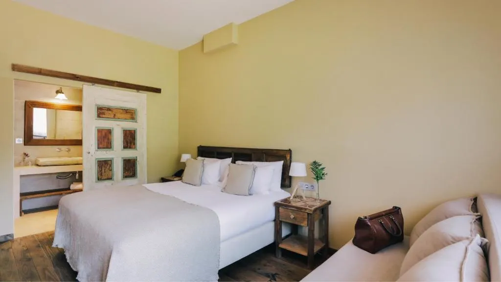Double or Twin SUPERIOR GARDEN VIEW Room, Hotel Mas Salagros EcoResort & Aire Ancient Baths, Barcelona
