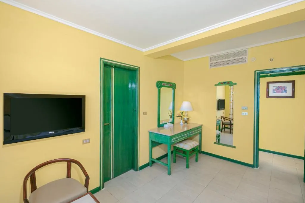 FAMILY ROOM DELUXE SEA VIEW Room, Giftun Azur Resort, Red Sea Riviera
