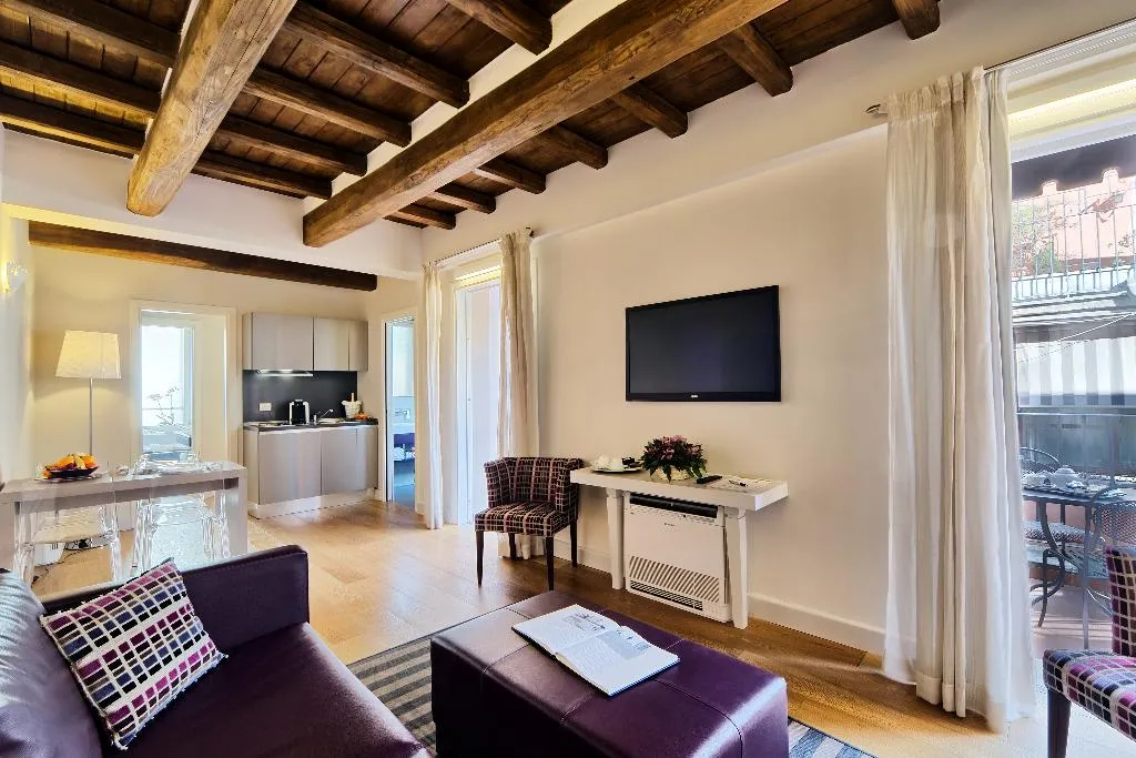 SUITE CAPACITY 3 Room, Trevi Palace Luxury Inn, Rome