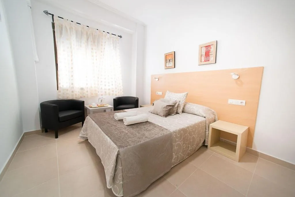 Room, Mitre Paterna Low Cost Rooms, Valencia