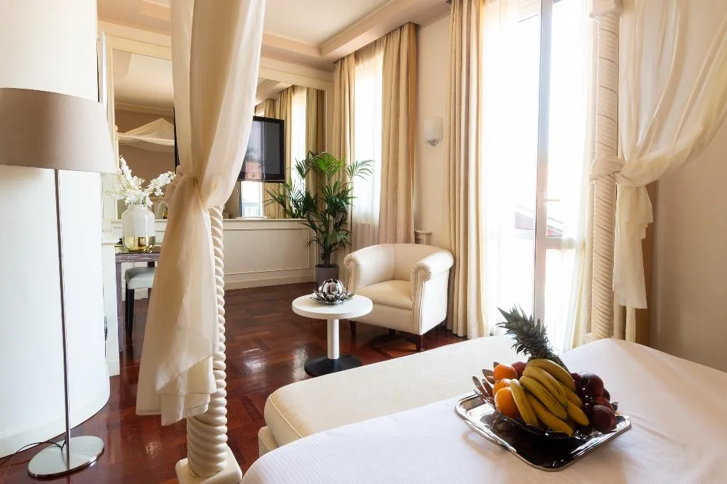 FAMILY ROOM WITH BALCONY Room, Silver, Milan
