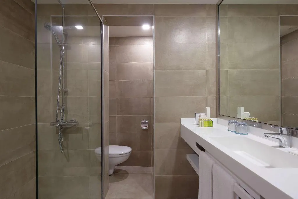 Double or Twin STANDARD Room, Occidental Sharjah Grand, Dubai