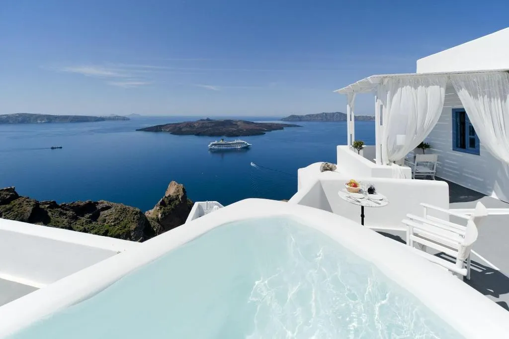 Room, Kamares Apartments, Santorini