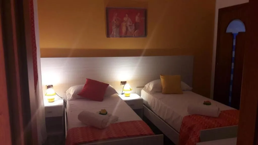 Room, B&B Cornelia, Naples