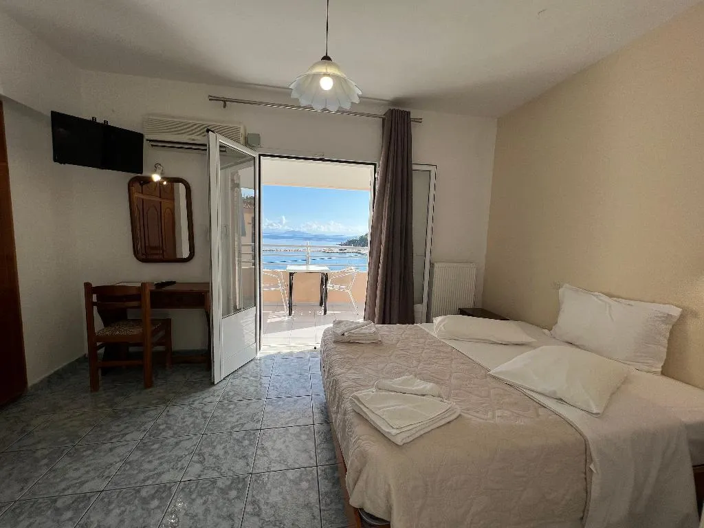 APARTMENT CAPACITY 4 Room, Harbour View, Kalamata