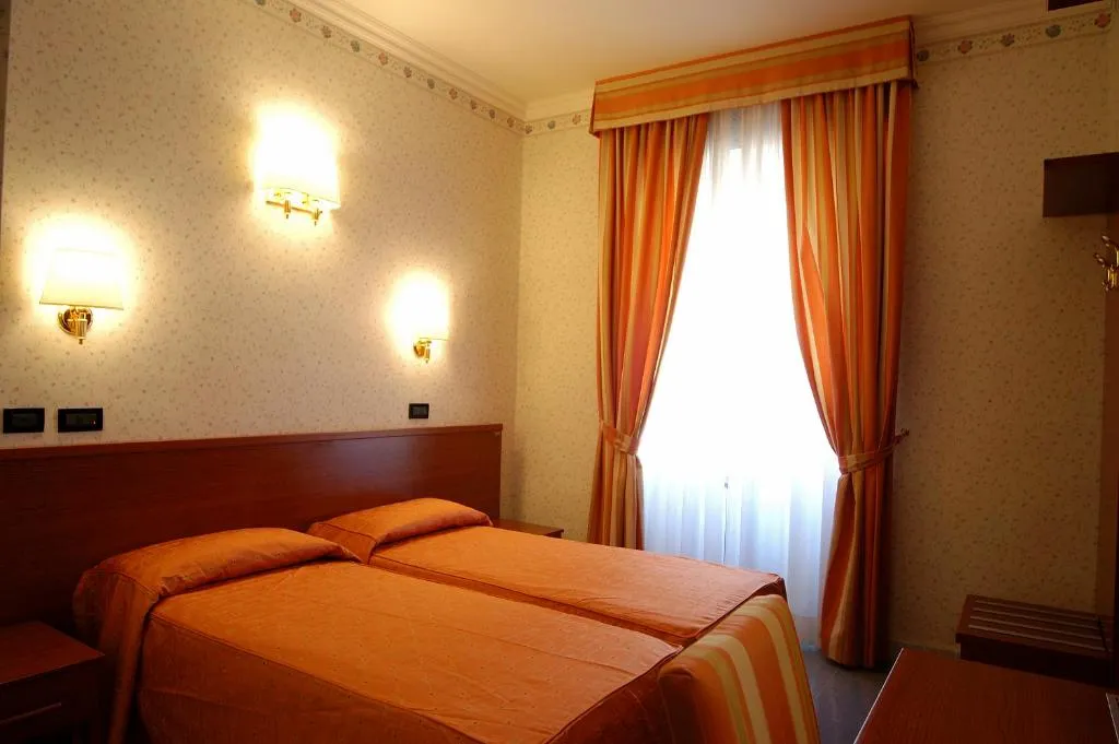 FAMILY ROOM STANDARD Room, Dina Hotel, Rome