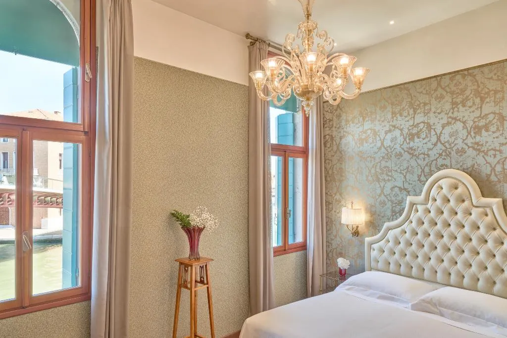 TWIN DELUXE CANAL VIEW Room, Santa Chiara, Venice