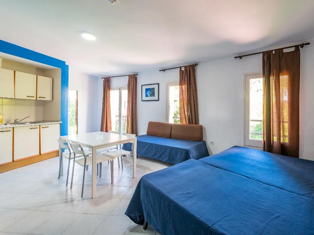 STUDIO CAPACITY 3 Room, Apartaments AR Monjardi, Costa Brava