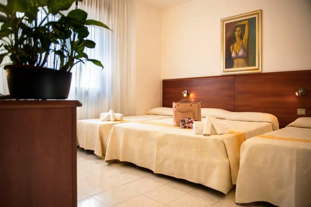 TRIPLE STANDARD Room, Hotel Califfo, Cagliari
