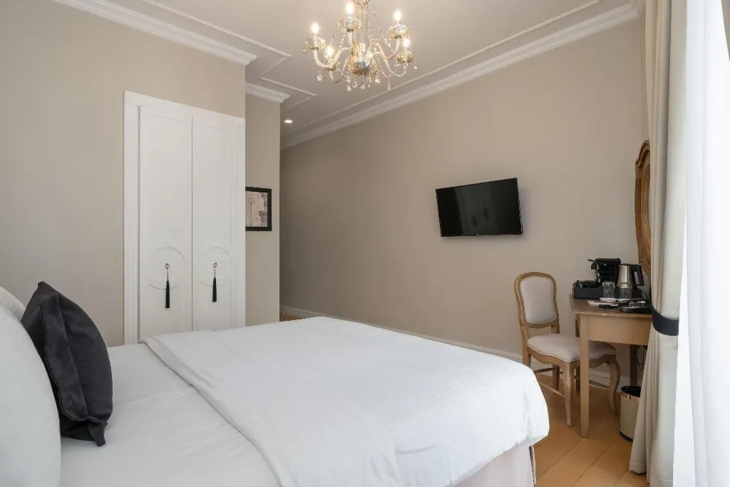 DOUBLE CLASSIC Room, Ev 11 Athens, Athens