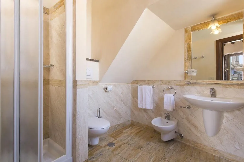 Room, Teatro Pace 33, Rome