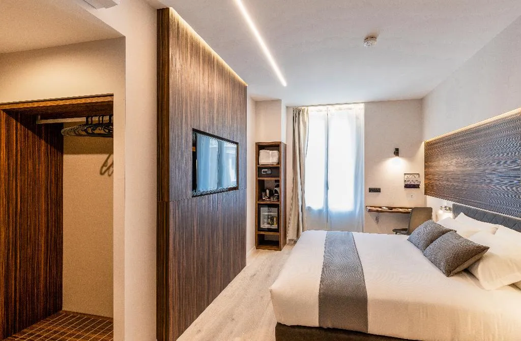Double or Twin SUPERIOR Room, AH - Duomo Essence, Milan