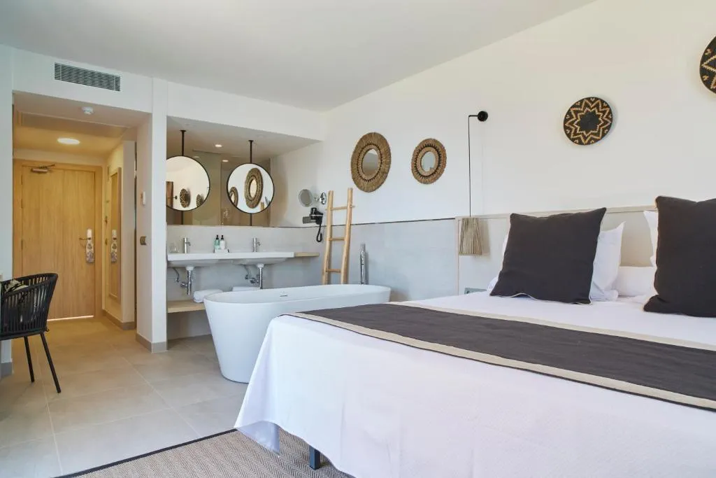 Double or Twin DELUXE SEA VIEW Room, Invisa Hotel Cala Verde, Ibiza
