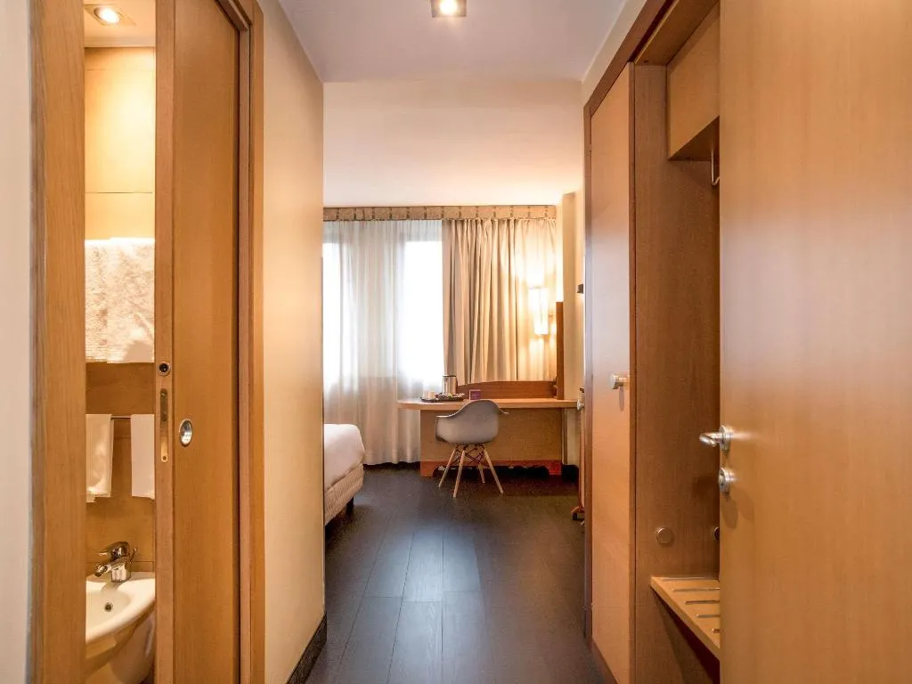 JUNIOR SUITE STANDARD Room, Mercure Roma West, Rome