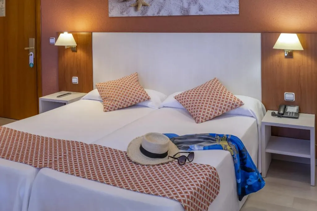 DOUBLE WITH BALCONY Room, GHT Balmes - Apartaments & Splash, Costa Brava