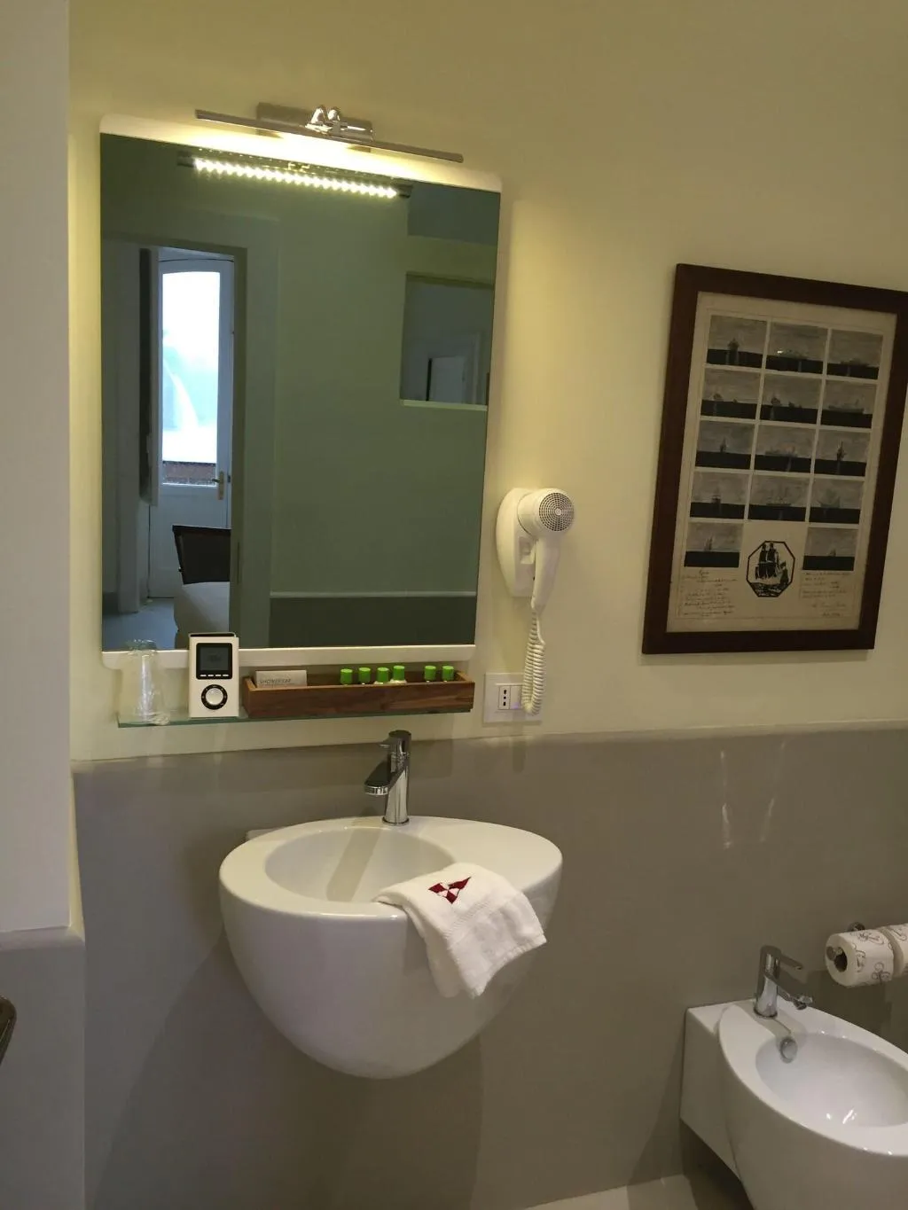 Room, Yacht Club Capo Cervo Suites, Naples