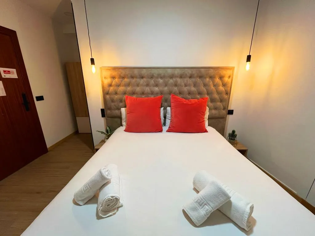 DOUBLE STANDARD Room, Montera Center Madrid, Madrid