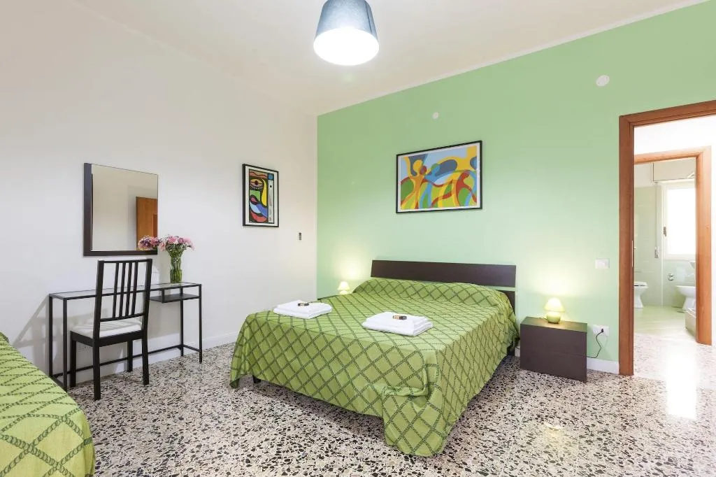 Room, B&B La Primula, Naples