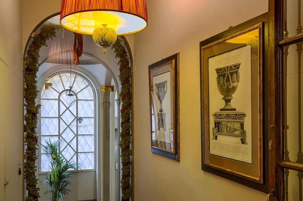 Lobby, Palazzo Guicciardini, Florence
