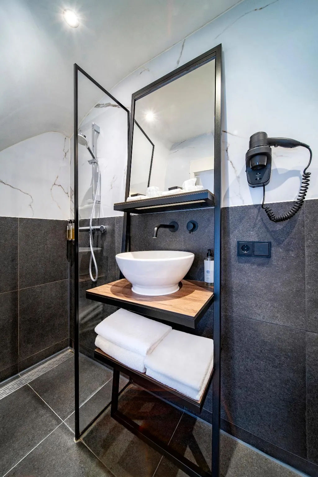 TWIN BASIC Room, Hotel Nes, Amsterdam
