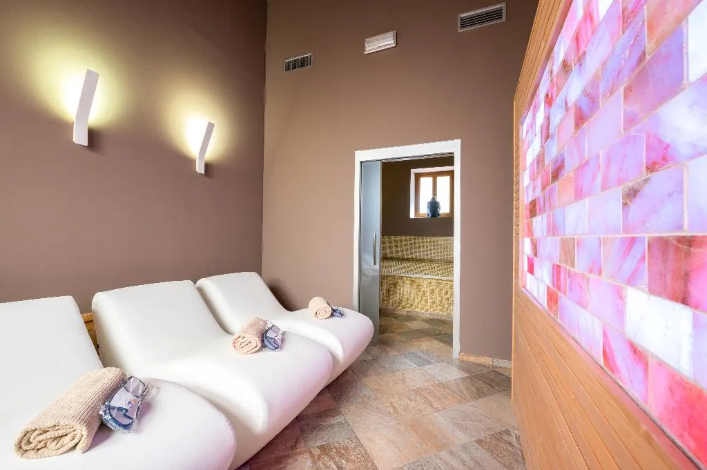 Sports and Entertainment, Portici - Romantik & Wellness, Milan