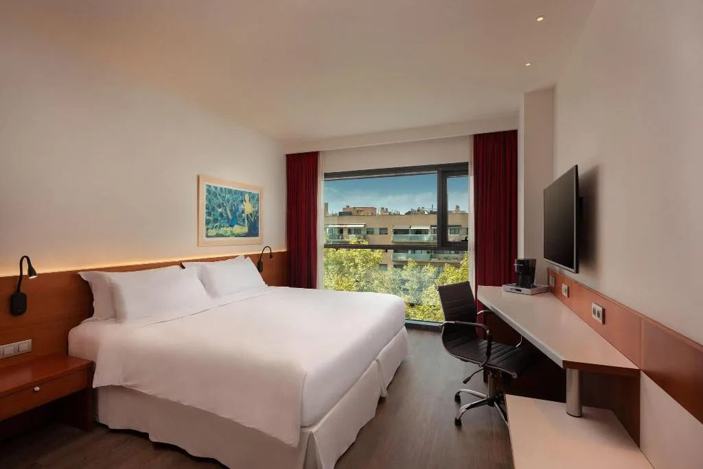 DOUBLE CLASSIC KING BED Room, Four Points by Sheraton Barcelona Diagonal, Barcelona