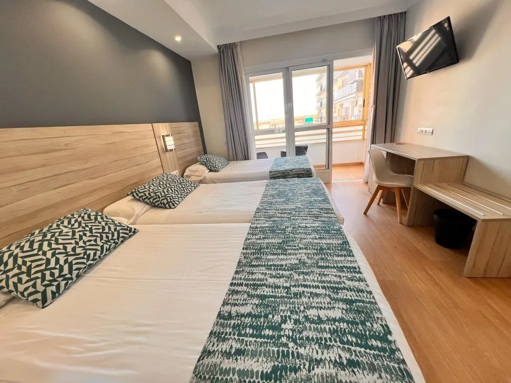 TRIPLE CLASSIC Room, Sercotel Maya Alicante, Costa Blanca
