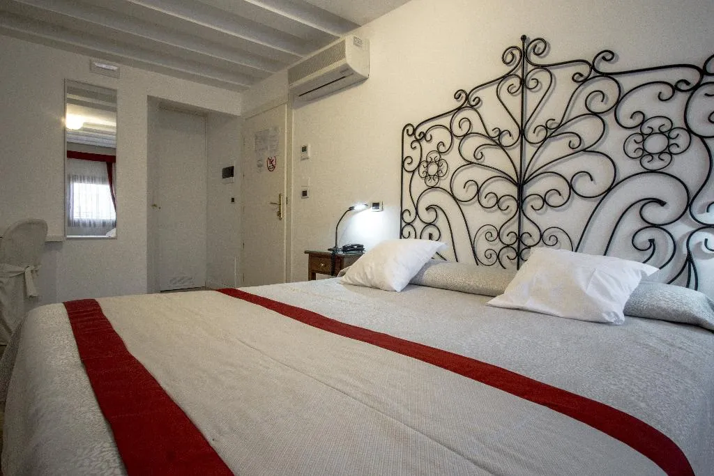 DOUBLE STANDARD Room, Antigo Trovatore, Venice