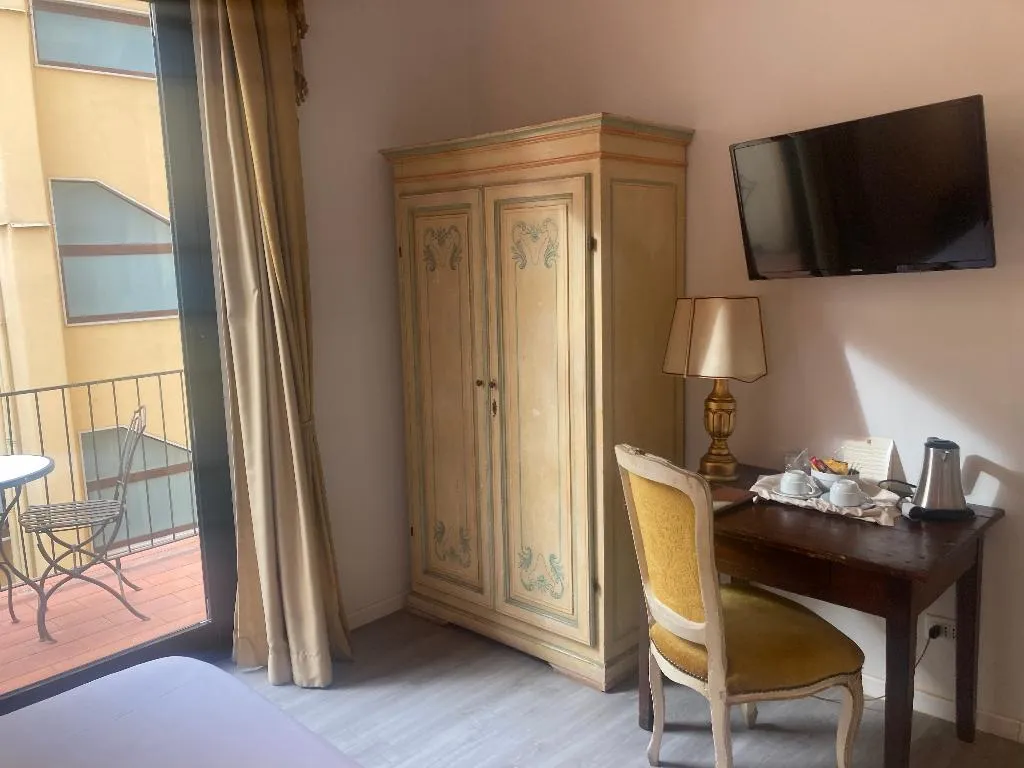Double or Twin SUPERIOR Room, Machiavelli Palace, Florence