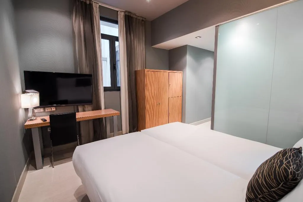 DOUBLE ECONOMY Room, Petit Palace Tres Cruces Spain, Madrid
