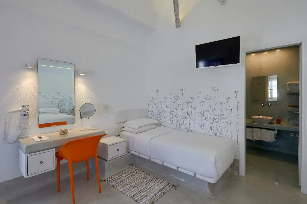 TRIPLE STANDARD Room, Kouros Village, Santorini