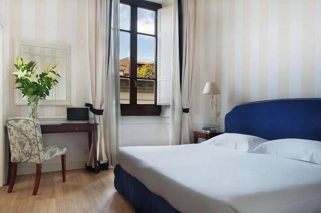 Room, Calzaiuoli, Florence