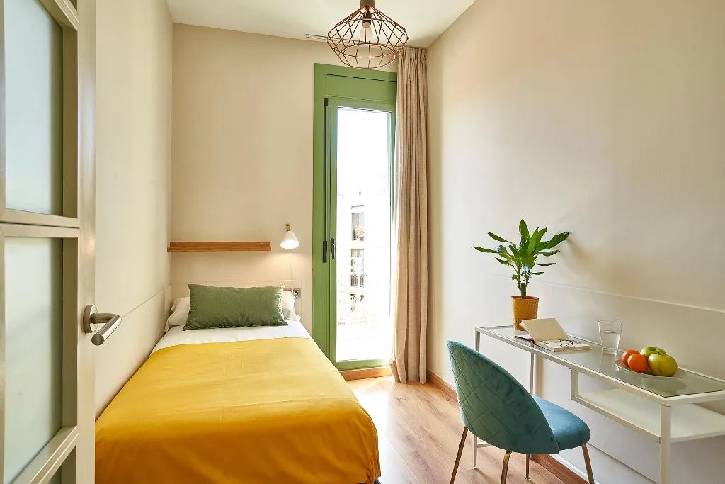 APARTMENT CAPACITY 5 THREE BEDROOM Room, Barcelona Sants Station Apartments, Barcelona