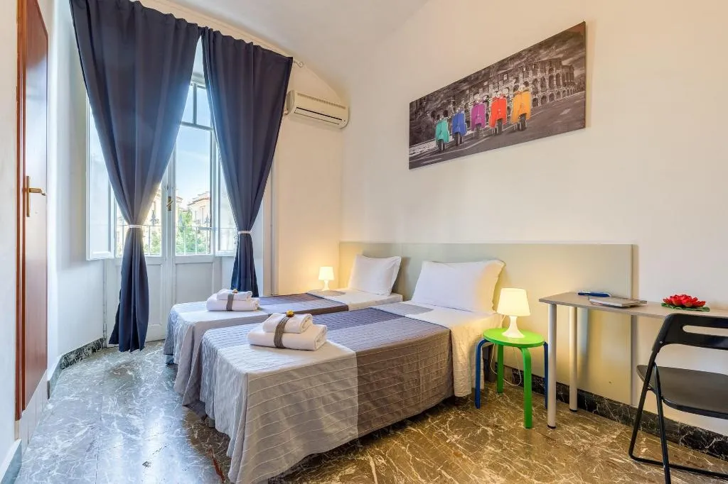 Room, Do Domus, Naples