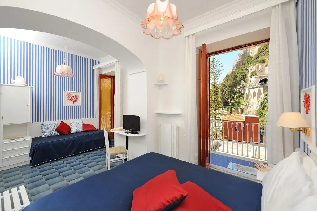 Double or Twin PARTIAL OCEAN VIEW Room, La Bussola, Naples