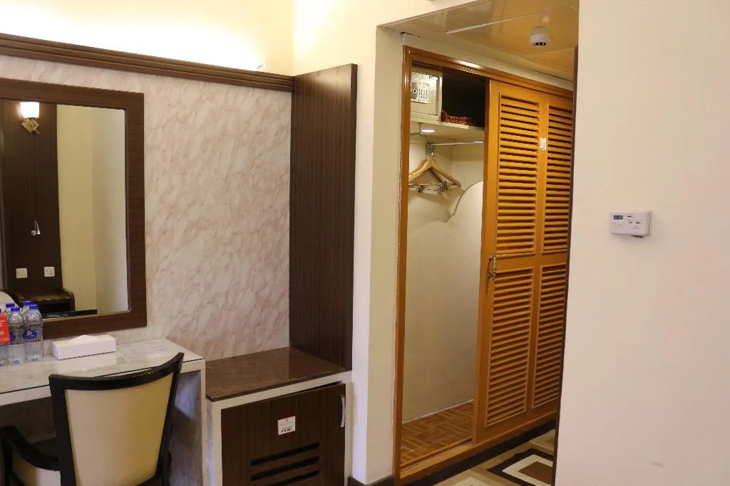 TRIPLE WITH BALCONY Room, Al Khaleej Grand, Dubai