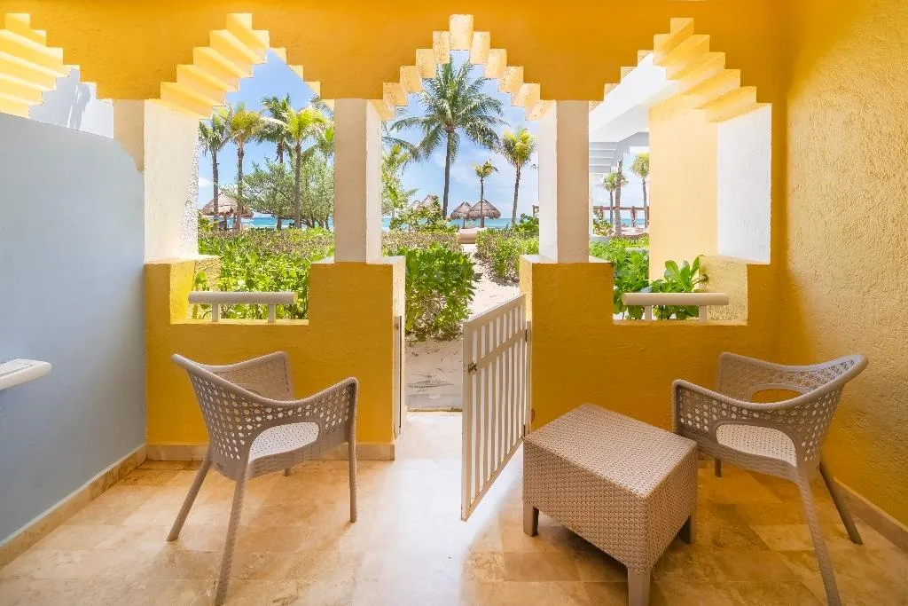 JUNIOR SUITE OCEAN FRONT Room, Iberostar Waves Paraiso del Mar All Inclusive, Cancun Area