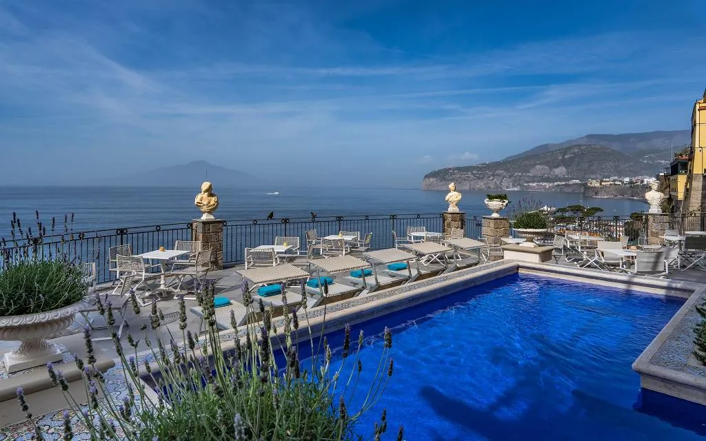 Pool, Bellevue Syrene, Naples
