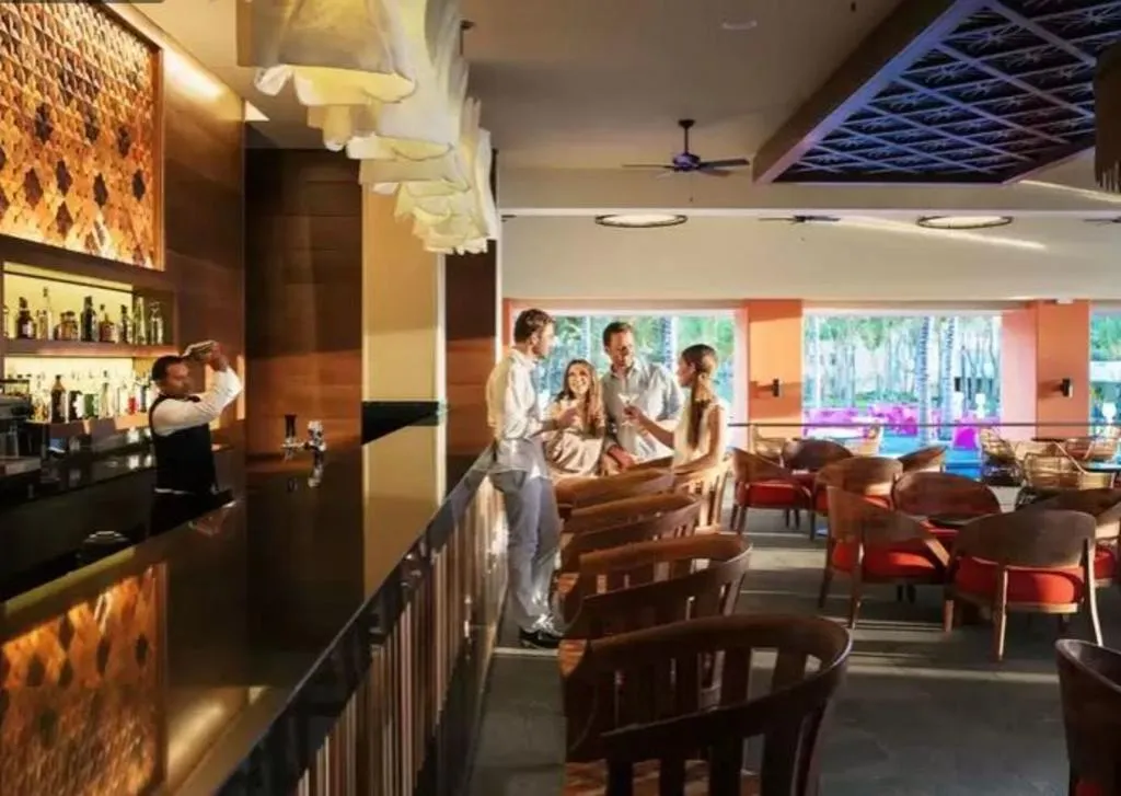 Bar, Barcelo Maya Palace, Cancun Area