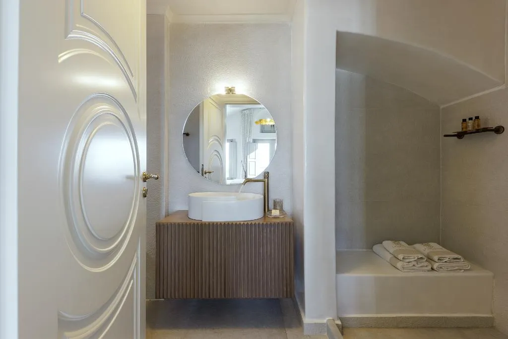SUITE OCEAN VIEW HONEYMOON Room, La Madeleine Oia, Santorini