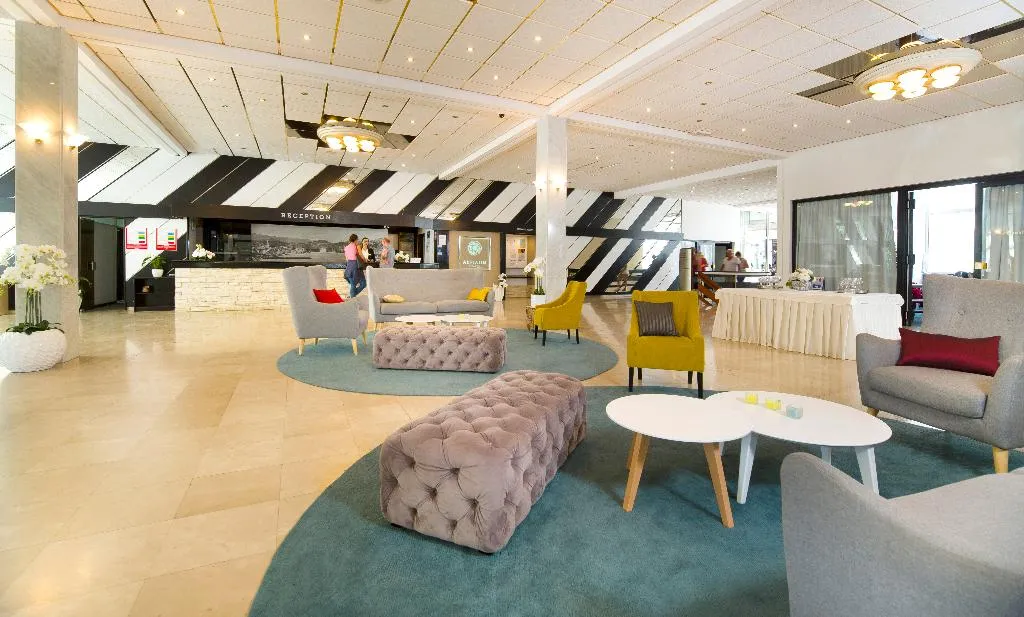 Lobby, Hvar, Split