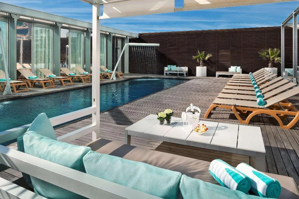 Pool, The Level at Melia Barcelona Sky, Barcelona