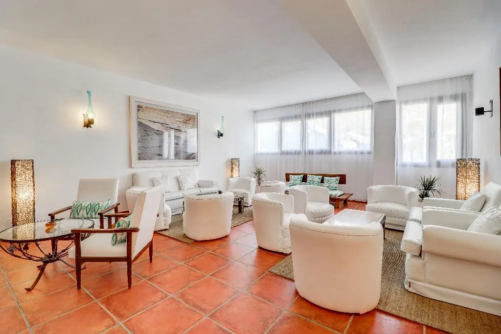 Lobby, Hoposa Niu, Majorca