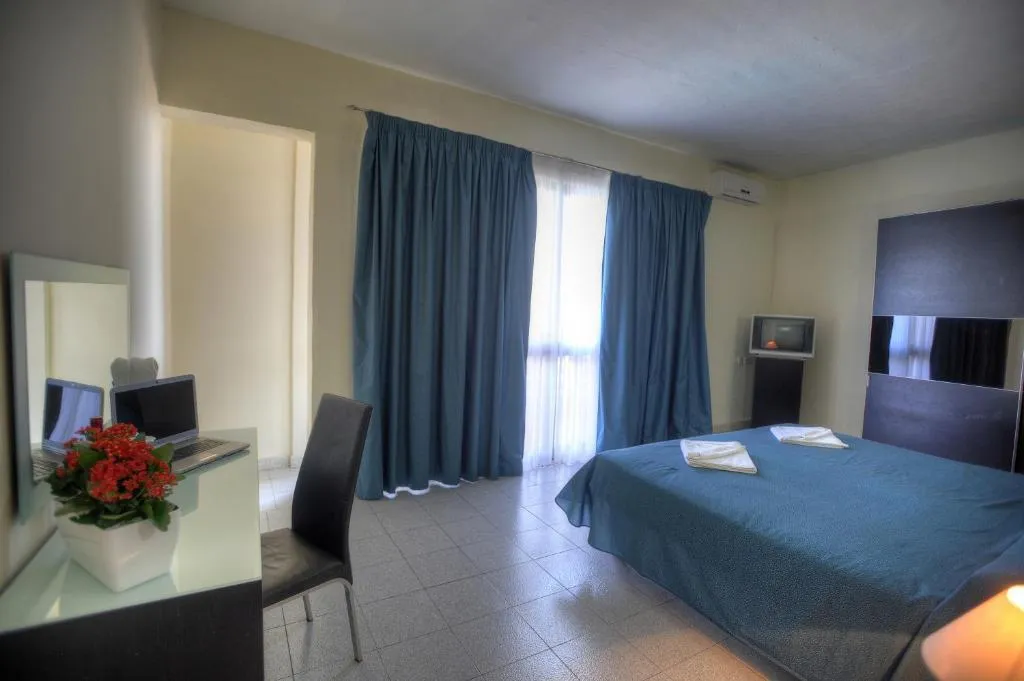 TWIN SEA VIEW Room, St. Julian's Bay Hotel, Malta
