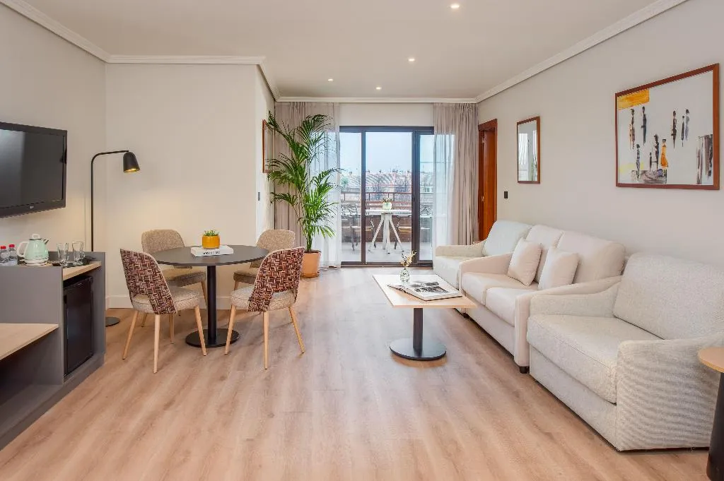 SUITE STANDARD Room, Madrid Alameda Aeropuerto Affiliated By Melia, Madrid