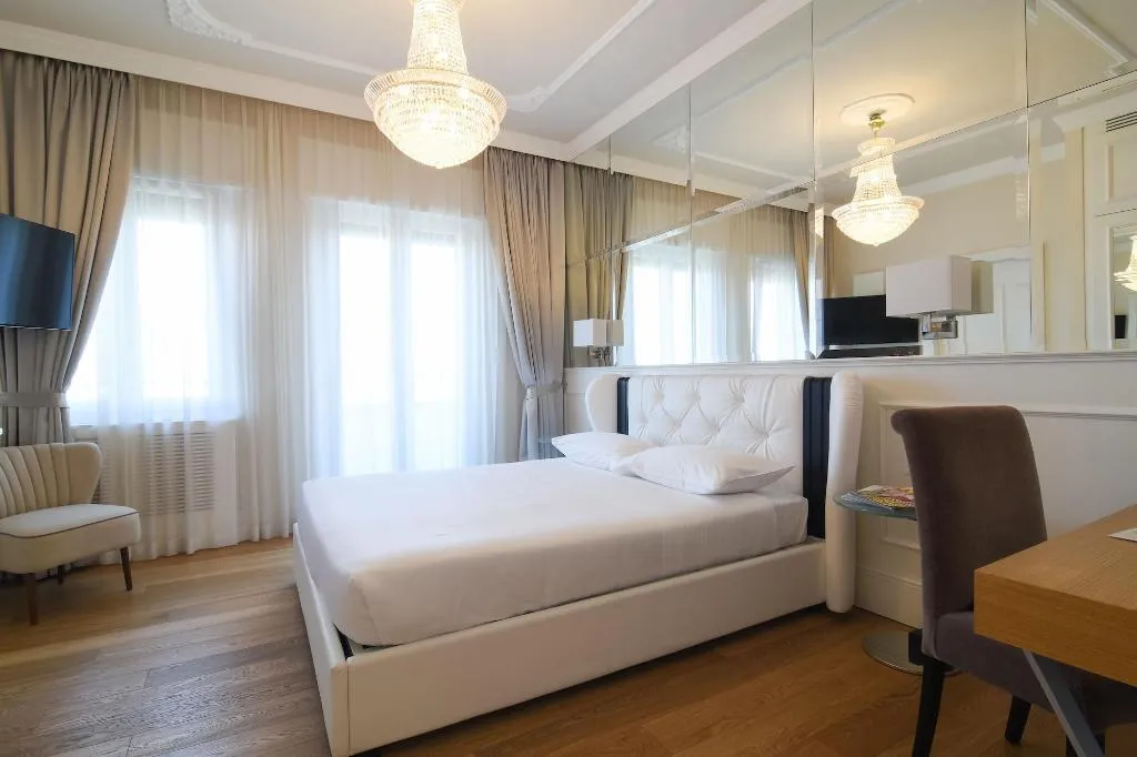 Room, Luxury Suite Milano Duomo, Milan