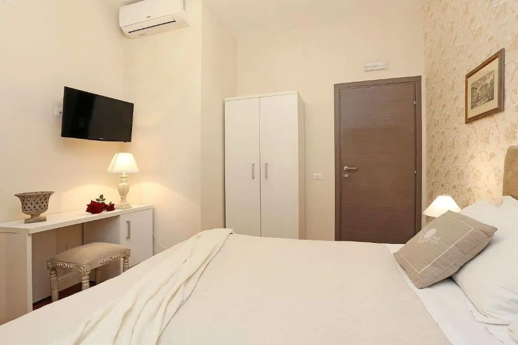 Room, Casa Ponte Sisto, Rome