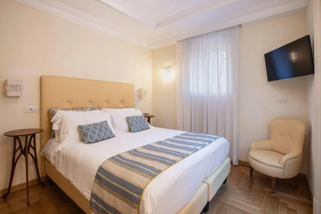 DOUBLE CLASSIC QUEEN BED Room, Palazzo Marziale, Naples
